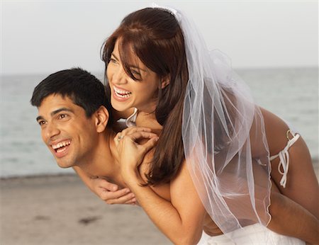 simsearch:600-05947639,k - Couple Getting Married at Beach Foto de stock - Sin royalties Premium, Código: 600-01036993