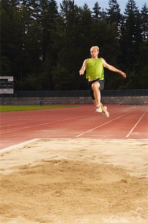 salto em distância - Man Long Jumping Foto de stock - Royalty Free Premium, Número: 600-01037035