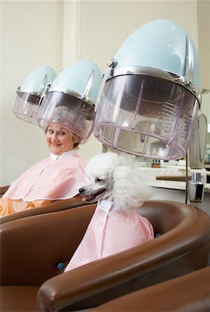 senior and spa - Woman and Poodle at Hair Salon Foto de stock - Sin royalties Premium, Código: 600-01037737