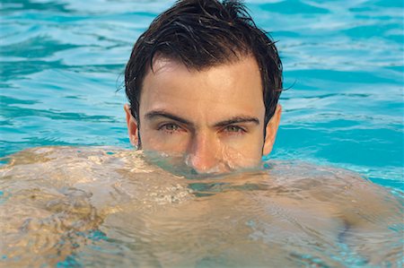 face underwater - Homme dans la piscine Photographie de stock - Premium Libres de Droits, Code: 600-01041716