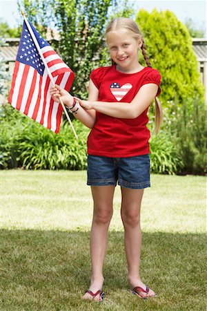 simsearch:600-01042046,k - Portrait of Girl Holding American Flag Foto de stock - Sin royalties Premium, Código: 600-01042005