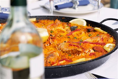 paella pan - Close-up of Meal in Pan Stock Photo - Premium Royalty-Free, Code: 600-01043396