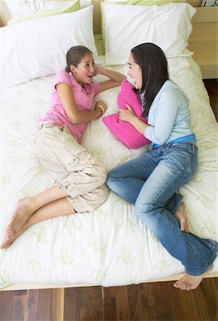 Girls Chatting on Bed Stock Photo - Premium Royalty-Free, Code: 600-01072242