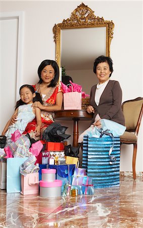 Portrait of Family with Shopping Bags Stock Photo - Premium Royalty-Free, Code: 600-01073123