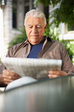 simsearch:600-01593615,k - Portrait of Man Reading Newspaper Stock Photo - Premium Royalty-Free, Code: 600-01073491