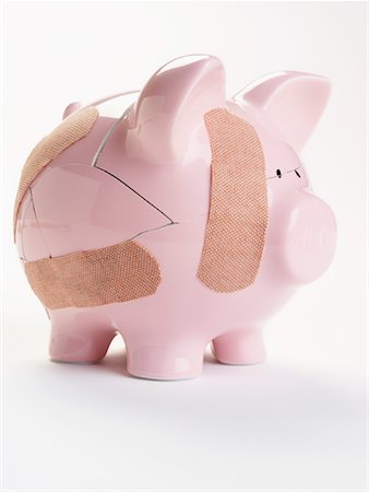 simsearch:700-02289305,k - Broken Piggy Bank Fotografie stock - Premium Royalty-Free, Codice: 600-01073576