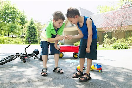Children Playing in Driveway Stock Photo - Premium Royalty-Free, Code: 600-01083029