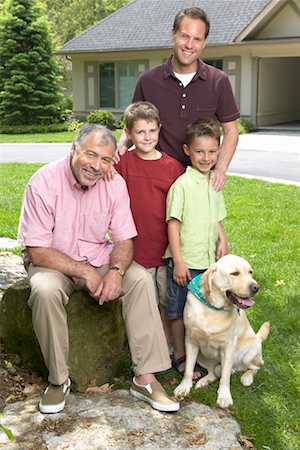 family dog lifestyle - Family Portrait Foto de stock - Sin royalties Premium, Código: 600-01083039