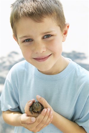 Portrait of Boy Holding Frog Stock Photo - Premium Royalty-Free, Code: 600-01083060