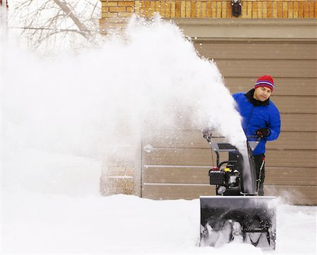 driveway winter - Man Using Snow Blower Stock Photo - Premium Royalty-Free, Code: 600-01083091