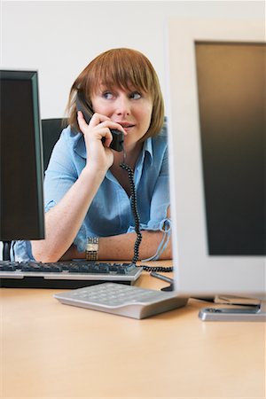 simsearch:600-01083294,k - Woman Chatting on Telephone at Work Foto de stock - Royalty Free Premium, Número: 600-01083276