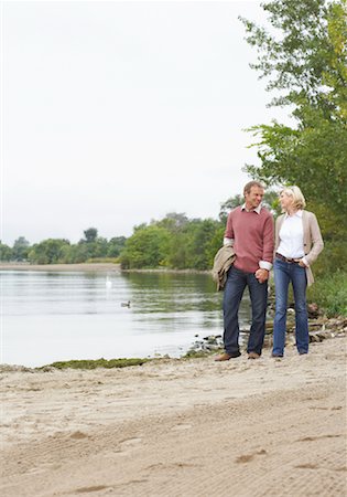 Couple Walking Outdoors, Sunnyside Park. Toronto, Ontario, Canada Stock Photo - Premium Royalty-Free, Code: 600-01083867