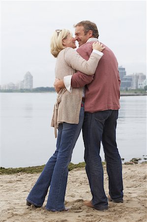 Couple Outdoors, Sunnyside Park, Toronto, Ontario, Canada Stock Photo - Premium Royalty-Free, Code: 600-01083874