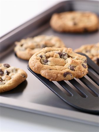 simsearch:614-06537660,k - Cookies aux pépites de chocolat Photographie de stock - Premium Libres de Droits, Code: 600-01099993