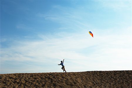 Boy Flying Kite Foto de stock - Sin royalties Premium, Código: 600-01109690