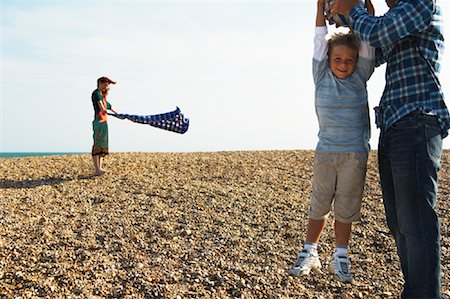 family picnics play - Family Outdoors Stock Photo - Premium Royalty-Free, Code: 600-01109701