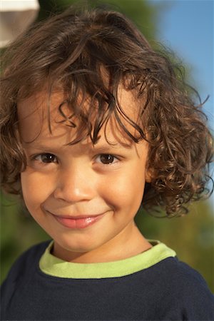 simsearch:700-01295600,k - Portrait of Boy Outdoors Foto de stock - Royalty Free Premium, Número: 600-01111436