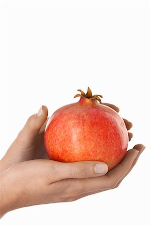simsearch:600-01630168,k - Hands Holding Pomegranate Fotografie stock - Premium Royalty-Free, Codice: 600-01112895