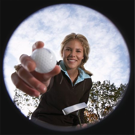 Balle de Golf golfeur Picking Up du trou Photographie de stock - Premium Libres de Droits, Code: 600-01112952