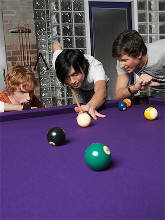 Men Playing Pool Foto de stock - Sin royalties Premium, Código: 600-01124023