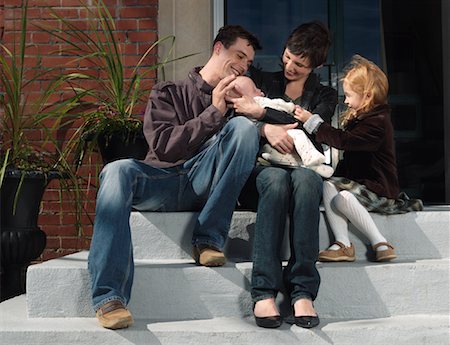 father and son portraits on steps - Portrait of Family Foto de stock - Sin royalties Premium, Código: 600-01124194