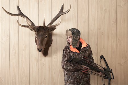 deer and hunter - Chasseur à l'arbalète Photographie de stock - Premium Libres de Droits, Code: 600-01124355