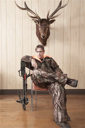 deer and hunter - Portrait de chasseur Photographie de stock - Premium Libres de Droits, Code: 600-01124353