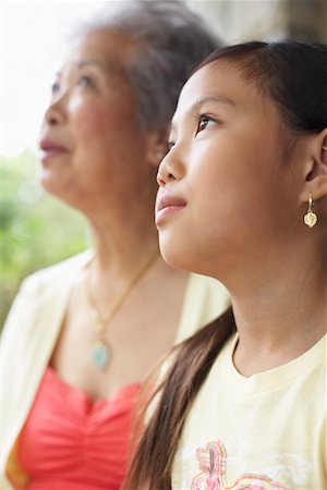 preteen girls looking older - Portrait of Grandmother and Granddaughter Foto de stock - Sin royalties Premium, Código: 600-01120301