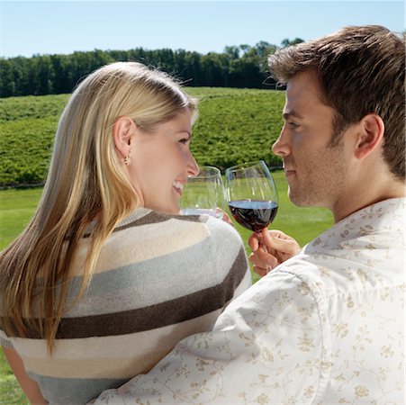 simsearch:614-03697363,k - Couple Drinking Wine Foto de stock - Royalty Free Premium, Número: 600-01120331