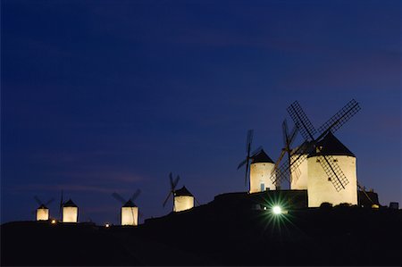 Windmills on Hill at Night, Castilla La Mancha, Ciudad Real Provence, Spain Foto de stock - Sin royalties Premium, Código: 600-01164505