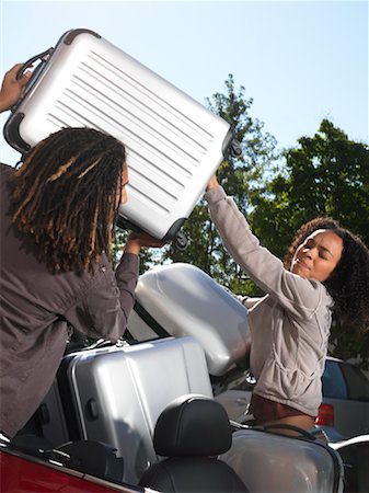 Chargement de valise dans la voiture de la femme de l'homme Photographie de stock - Premium Libres de Droits, Code: 600-01164663