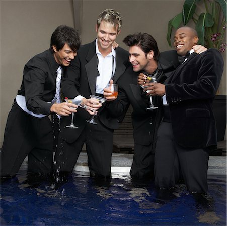 Men in Formal Wear debout dans la piscine, boire des Cocktails Photographie de stock - Premium Libres de Droits, Code: 600-01163506