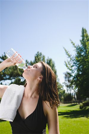 simsearch:600-01172455,k - Woman Drinking Bottled Water Fotografie stock - Premium Royalty-Free, Codice: 600-01163658