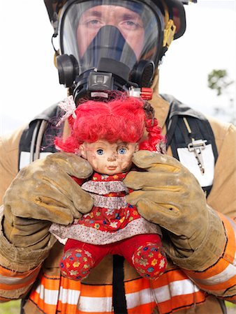 fuliggine - Portrait of Fire Fighter with Doll Fotografie stock - Premium Royalty-Free, Codice: 600-01172240