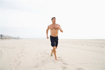 simsearch:600-02659826,k - Man Running on Beach Foto de stock - Sin royalties Premium, Código: 600-01172447