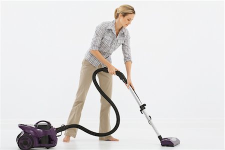 Woman Vacuuming Foto de stock - Sin royalties Premium, Código: 600-01172798