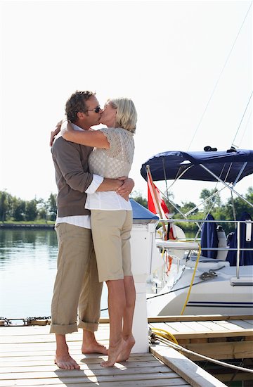 Couple on Dock at Marina Photographie de stock - Premium Libres de Droits, Artiste: Masterfile, Le code de l’image : 600-01173396