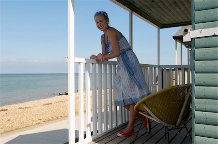 simsearch:600-01173516,k - Portrait of Woman at Beach House Fotografie stock - Premium Royalty-Free, Codice: 600-01173541