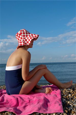 person looking at horizon - Woman at Beach Stock Photo - Premium Royalty-Free, Code: 600-01173568