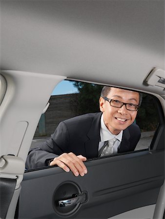 simsearch:600-01173838,k - Businessman Looking in Car Foto de stock - Sin royalties Premium, Código: 600-01173858