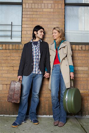 simsearch:600-01184552,k - Portrait of Couple with Luggage Foto de stock - Royalty Free Premium, Número: 600-01184559