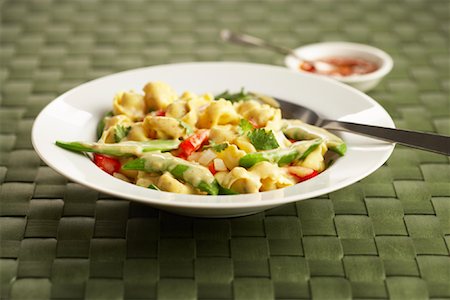 simsearch:600-01374284,k - Tortellini in Schüssel Stockbilder - Premium RF Lizenzfrei, Bildnummer: 600-01183734