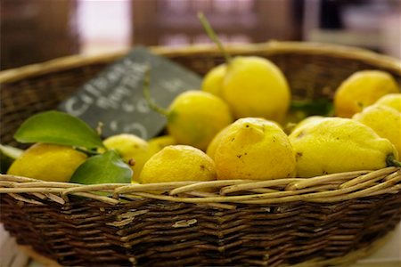 simsearch:689-03130409,k - Basket of Lemons Stock Photo - Premium Royalty-Free, Code: 600-01194990