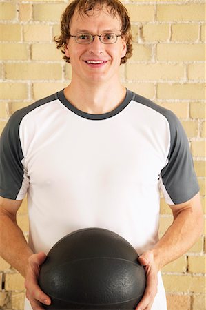 pelota medicinal - Portrait of Man in Gym Foto de stock - Sin royalties Premium, Código: 600-01195442