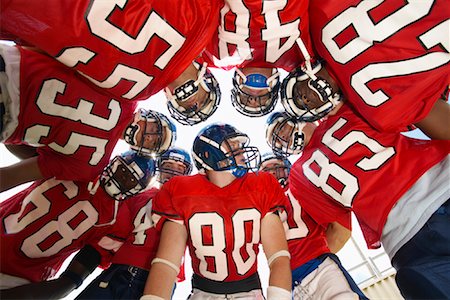 simsearch:614-08031091,k - Football Players in Huddle Foto de stock - Sin royalties Premium, Código: 600-01196520