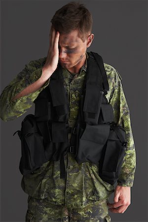 picture sleepy worker - Portrait of Soldier Foto de stock - Sin royalties Premium, Código: 600-01199161