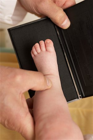 Taking Baby's Footprints Fotografie stock - Premium Royalty-Free, Codice: 600-01199673