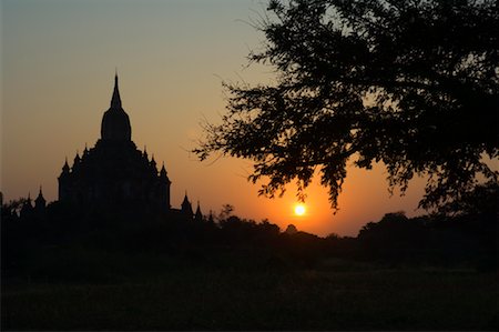 simsearch:400-08332388,k - Silhouette de Sulamani, Bagan, Myanmar Photographie de stock - Premium Libres de Droits, Code: 600-01223913