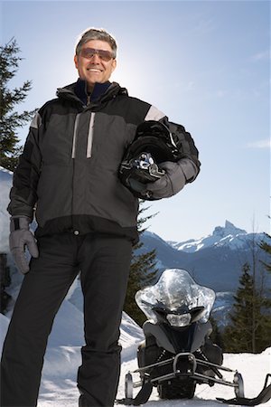simsearch:600-01235179,k - Porträt des Mannes mit Snowmobil Stockbilder - Premium RF Lizenzfrei, Bildnummer: 600-01235164