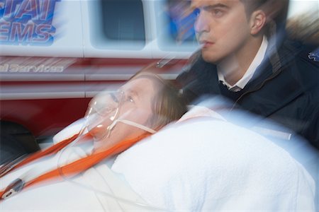 simsearch:700-02348183,k - Paramedic with Patient Fotografie stock - Premium Royalty-Free, Codice: 600-01235393